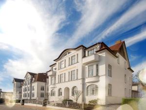 a large white building with a sky in the background at Strandvilla Imperator in Bansin