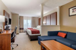 Afbeelding uit fotogalerij van Comfort Suites Speedway - Kansas City in Kansas City