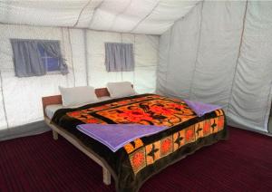 1 camera con letto in tenda di Julley World Camp a Valle di Nubra