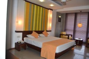 Postel nebo postele na pokoji v ubytování Hotel Topaz + 37 fotografií