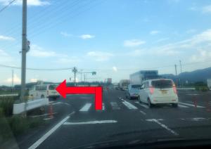 a red arrow pointing at cars on a highway at Hotel Xenia Mikumo (Adult Only) in Konan