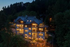 an aerial view of a large house with lights at Willa nad Parkiem in Szczawnica