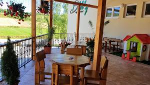 En balkon eller terrasse på Agrohotel Tri Brezy