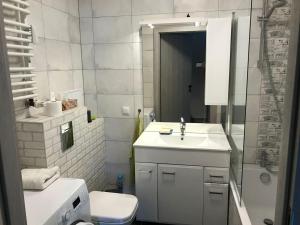 Kúpeľňa v ubytovaní Apartament Grochowy - Poznań Stare Miasto + 7 fotografií