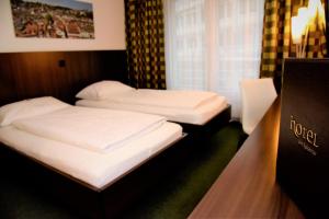 
Ein Bett oder Betten in einem Zimmer der Unterkunft Hotel am Spisertor
