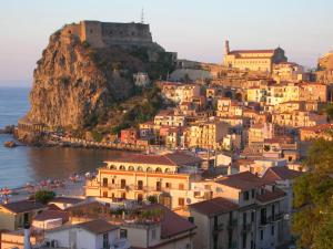 a view of the town of positano on the amalfi coast at IL Ritratto casa vacanza in Scilla