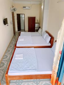 Voodi või voodid majutusasutuse Nhà nghỉ Ngọc Thúy 3 toas