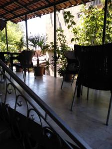 Un balcón o terraza de Riverside Hotel