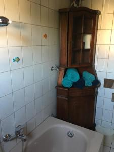 a bathroom with a tub and a cabinet with towels at Ferienwohnung Rhön in Bastheim