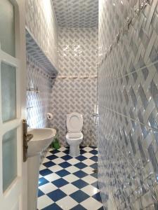 a bathroom with a toilet and a sink at Appartements la grotte in Essaouira