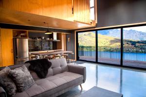 Zona de estar de Award winning architecturally designed pad