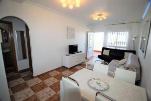 Telewizja i/lub zestaw kina domowego w obiekcie Best House Rubi