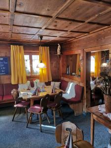 Posezení v ubytování Gasthaus Pension Montafonerhüsli