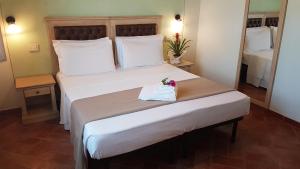 A bed or beds in a room at Casal Sant'Elena