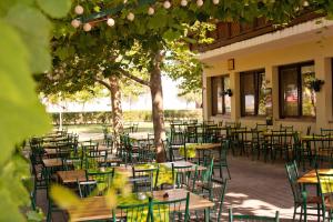 A restaurant or other place to eat at Gasthof Kummer
