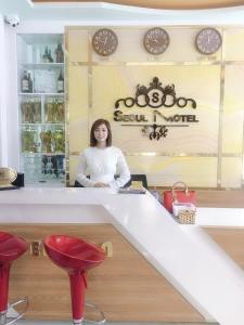 a woman standing behind a counter in a store at Seoul Motel Seaview in Cat Ba