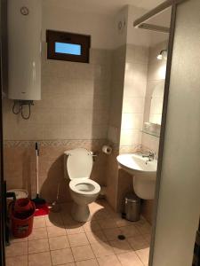 A bathroom at PS Apartment / SunCoast Resort