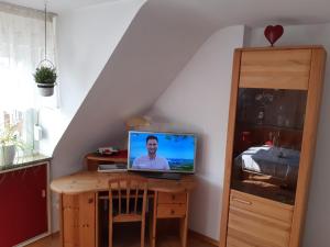 En tv och/eller ett underhållningssystem på Ferienwohnung Altstadtflair
