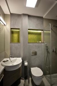 a bathroom with a sink and a toilet and a shower at Pałac Mierzęcin Wellness & Wine Resort in Mierzęcin