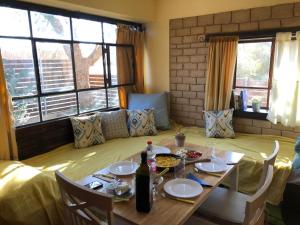 Χώρος καθιστικού στο Out of the Wilderness +15 φωτογραφίες