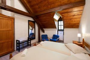 Voodi või voodid majutusasutuse Domaine du Moulin d'Asselborn toas