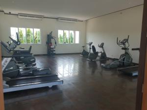 Fitness centrum a/nebo fitness zařízení v ubytování Chaam Pool Villa Baanusabai