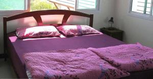 Postel nebo postele na pokoji v ubytování Chaam Pool Villa Baanusabai + 21 fotografií