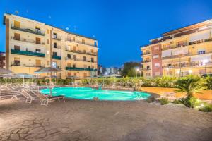 Basen w obiekcie Hotel Leone lub w pobliżu