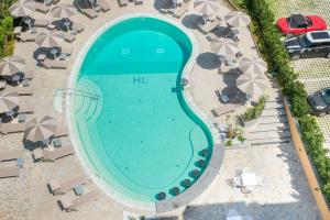 Basen w obiekcie Hotel Leone lub w pobliżu