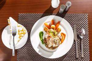 Makanan di atau berdekatan hotel