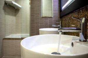 Vannituba majutusasutuses Mövenpick Hotel Ikoyi Lagos