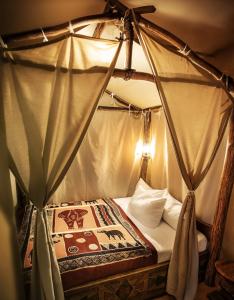 Cama ou camas em um quarto em Hotel Matamba, Phantasialand Erlebnishotel