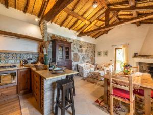 A kitchen or kitchenette at Angolo di paradiso sul mare