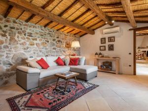 A seating area at Angolo di paradiso sul mare