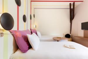Postel nebo postele na pokoji v ubytování ibis Styles Bayonne + 37 fotografií