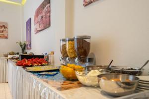 אפשרויות ארוחת הבוקר המוצעות לאורחים ב-Filmar Hotel, Ixia, Rhodes
