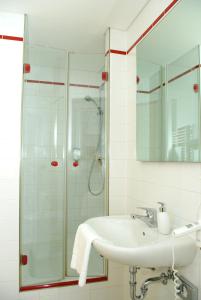 Koupelna v ubytování Kolping-Hotel