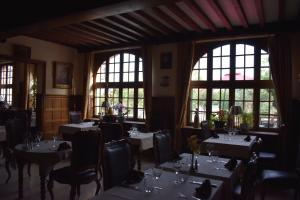 מסעדה או מקום אחר לאכול בו ב-Hôtel Le Sauvage