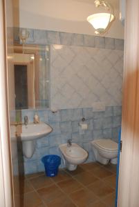 a bathroom with two sinks and two toilets at Attico La Murighessa in Castelsardo +16 photos