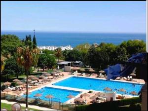 Bazén v ubytování Iris Vistas Benalmadena nebo v jeho okolí