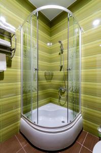 a shower stall in a bathroom with green stripes at НОЙ Отель Кропоткин Пожарная in Kropotkin