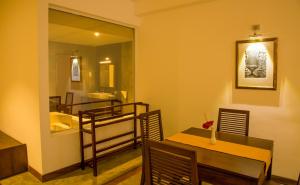 Een zitgedeelte bij Refresh Hotel Hikkaduwa