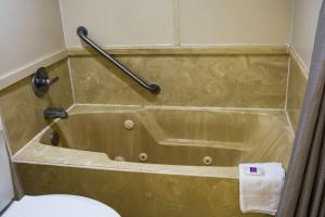 a bath tub in a bathroom with a toilet at Motel 6-Brinkley, AR in Brinkley