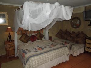 Letto o letti in una camera di Trees Too Guest Lodge