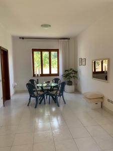a dining room with a table and chairs at Casa Ohana in Serramanna