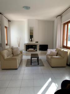 a living room with two couches and a table at Casa Ohana in Serramanna