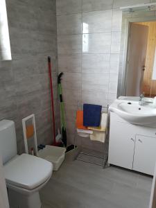 Kúpeľňa v ubytovaní Domki Noce i dnie + 37 fotografií