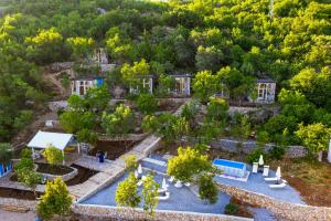 Bazén v ubytování Tramontana Glamping nebo v jeho okolí
