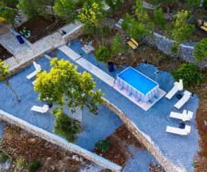 Bazén v ubytování Tramontana Glamping nebo v jeho okolí