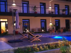 a villa with a swimming pool at night at Au bord de l'eau in Bamako